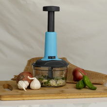 Food chopper with 3 stainless steel blades, close-up